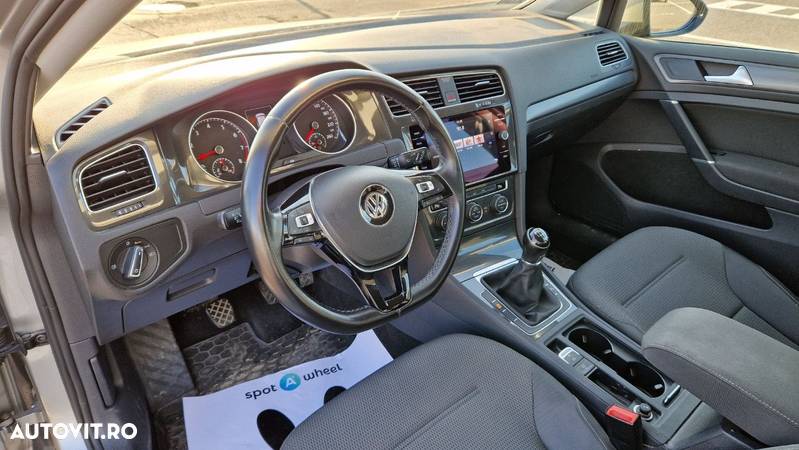 Volkswagen Golf - 9