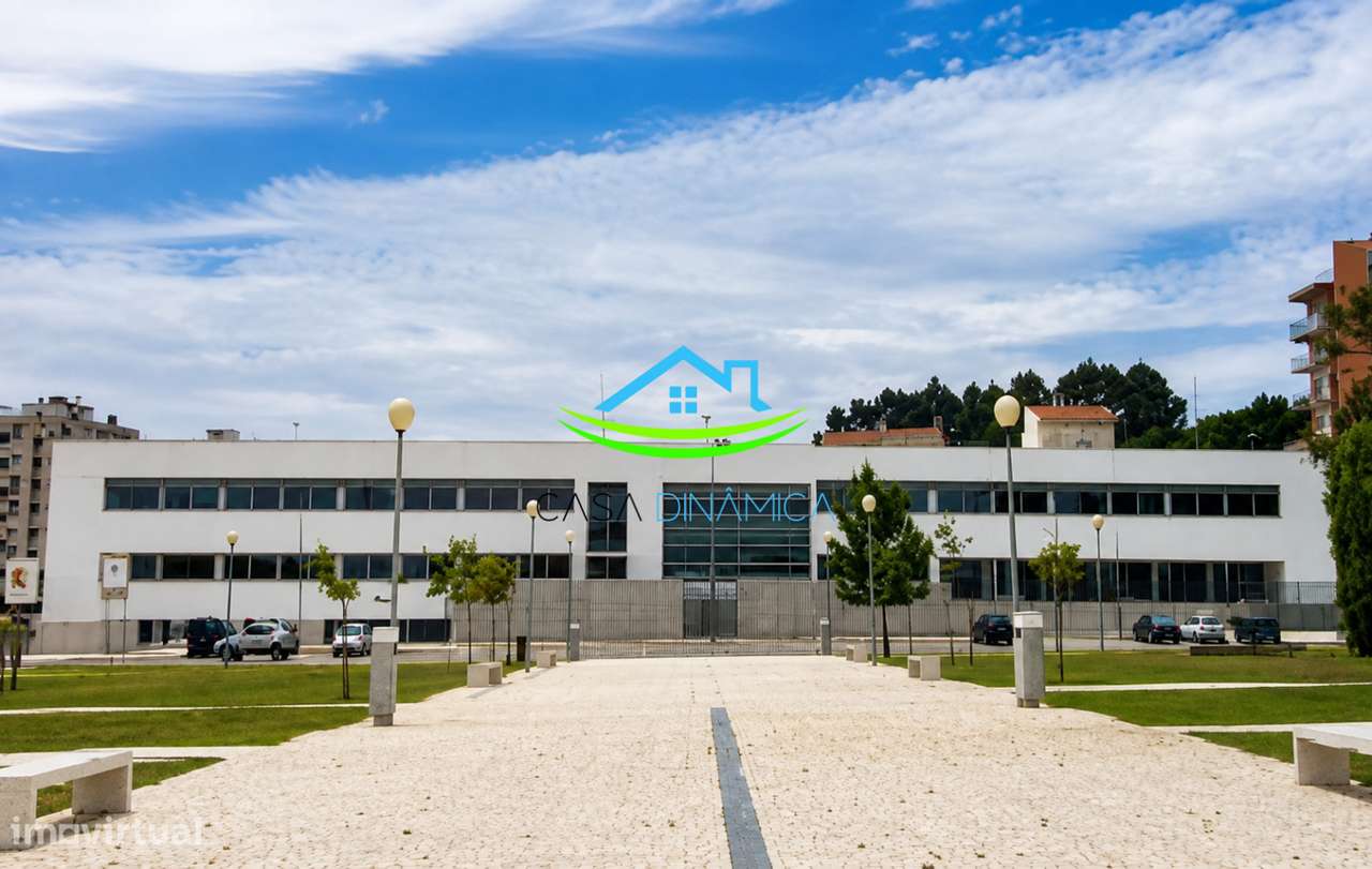 Moradia T4 com Garagem e Terraço em Tavarede-52