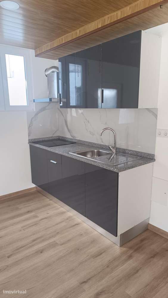 Quarto - localizado em Aveiro - Grande imagem: 5/9