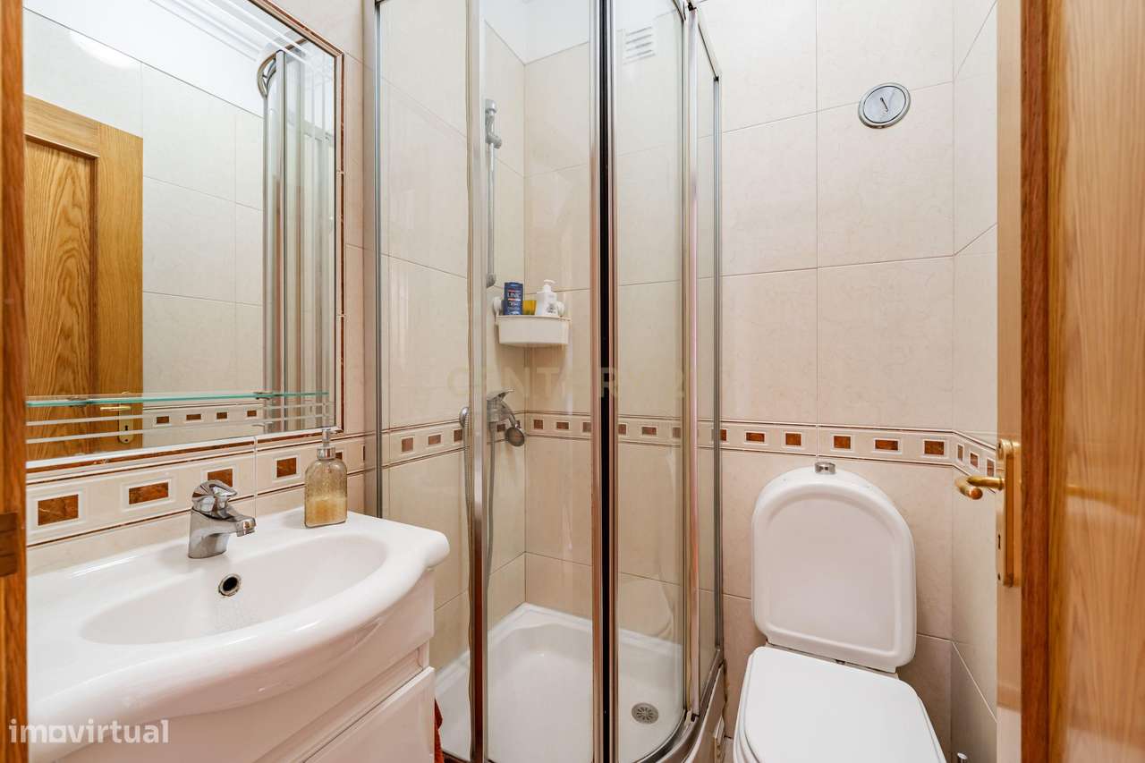 Apartamento T3 em Santa Marta do Pinhal / Corroios / Seixal.-17