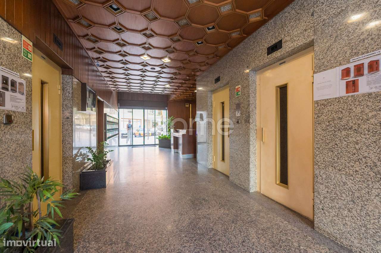 Apartamento T3 de Luxo c/ Vista Panorâmica Exclusiva - Laranjeiras-4