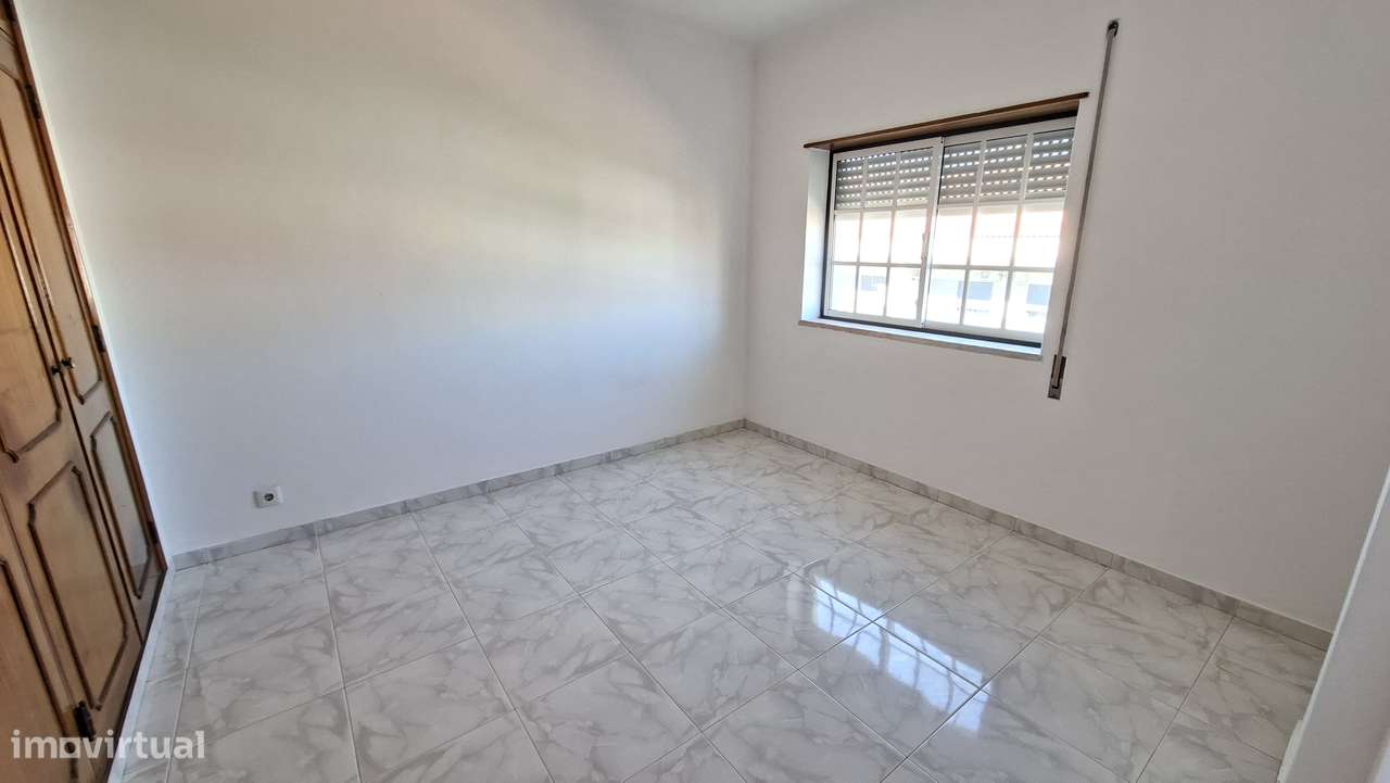 Apartamento T3 com 118m2 e terraço no  Pinhal Novo-11
