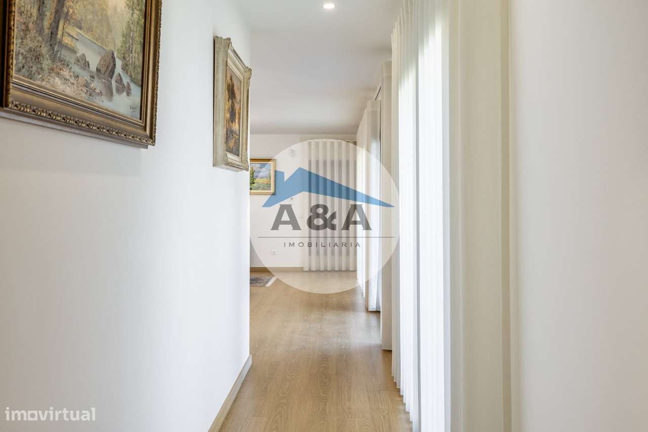 Moradia Térrea Semi-nova com Elevada Eficiência Energética a Apenas...-17