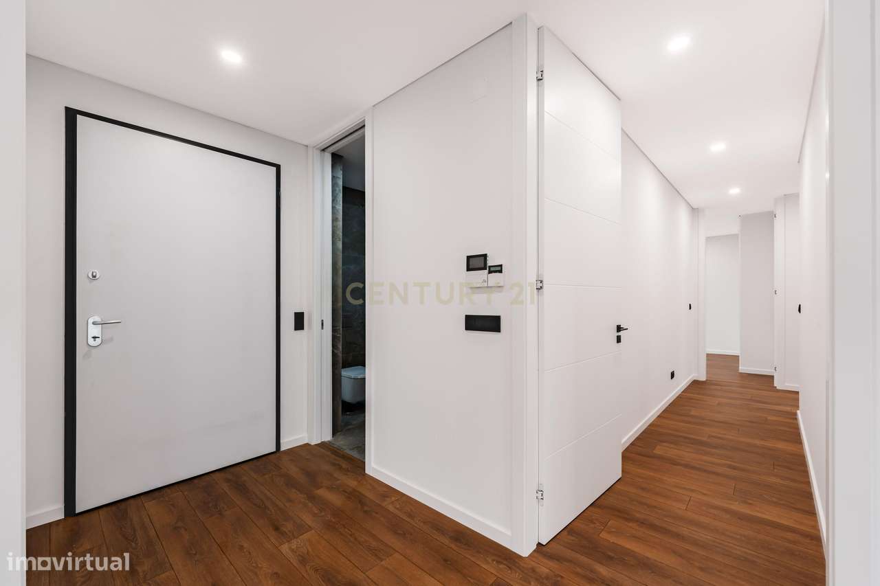 Moradia T3 Nova com Piscina em Palmela - Urbanização calma junto à A33-11