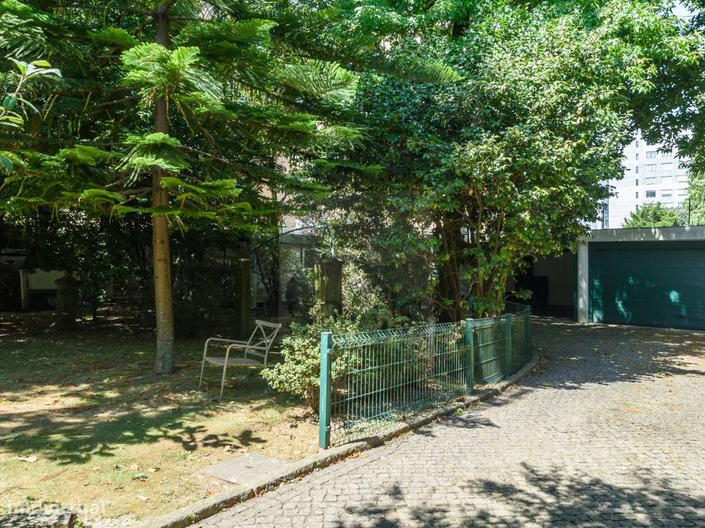 Moradia T5 inserida num jardim muito bonito - Porto - Grande imagem: 5/44