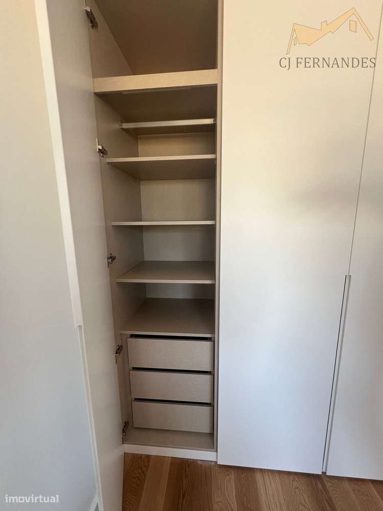 Apartamento T1 com Varanda na Maia-6