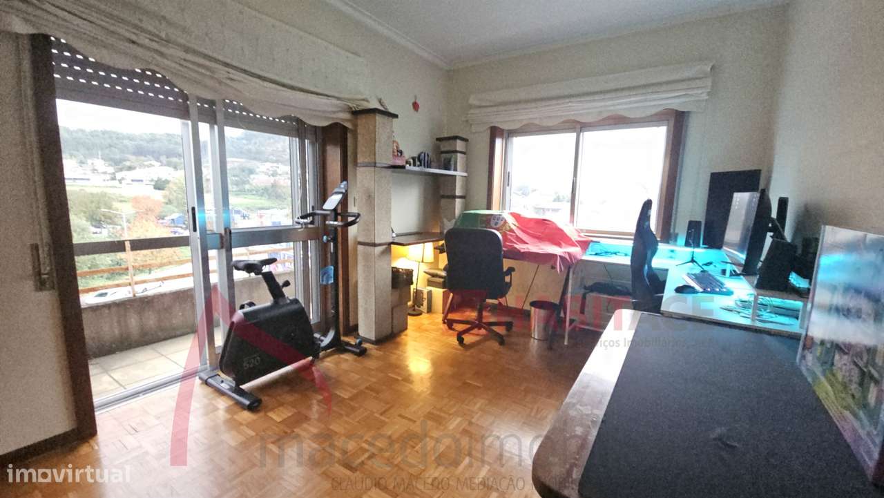 Apartamento T3 com 3 frentes, varandas e garagem fechada – Amares-10