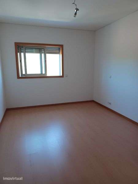 Apartamento T3 para arrendamento na Rua Tenente Valadim - Grande imagem: 4/10