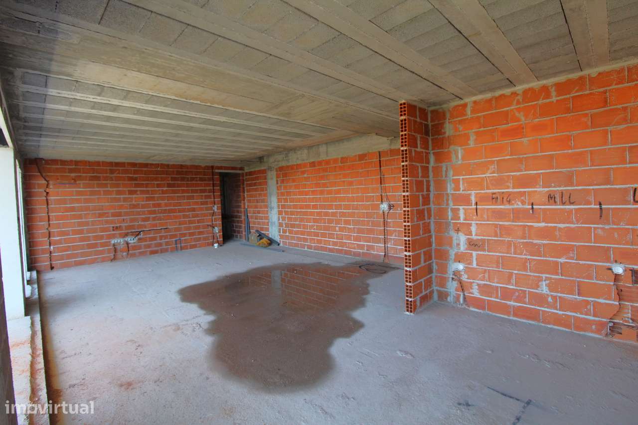 Apartamento Duplex T2 + 2 com entradas independentes na Cumieira-7