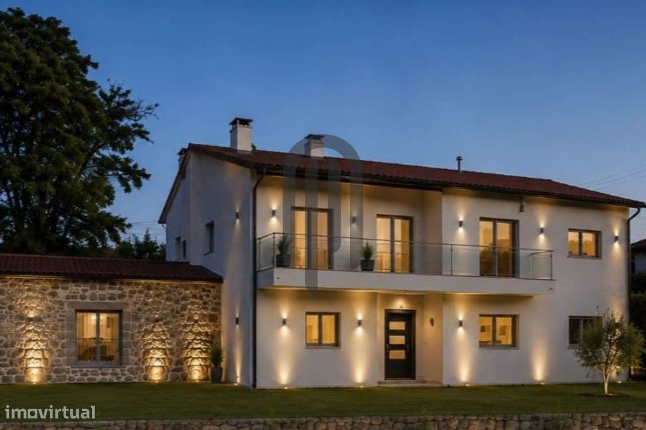 Moradia Bifamiliar com terreno com 1.500m2 em Esmeriz, Famalicão-17