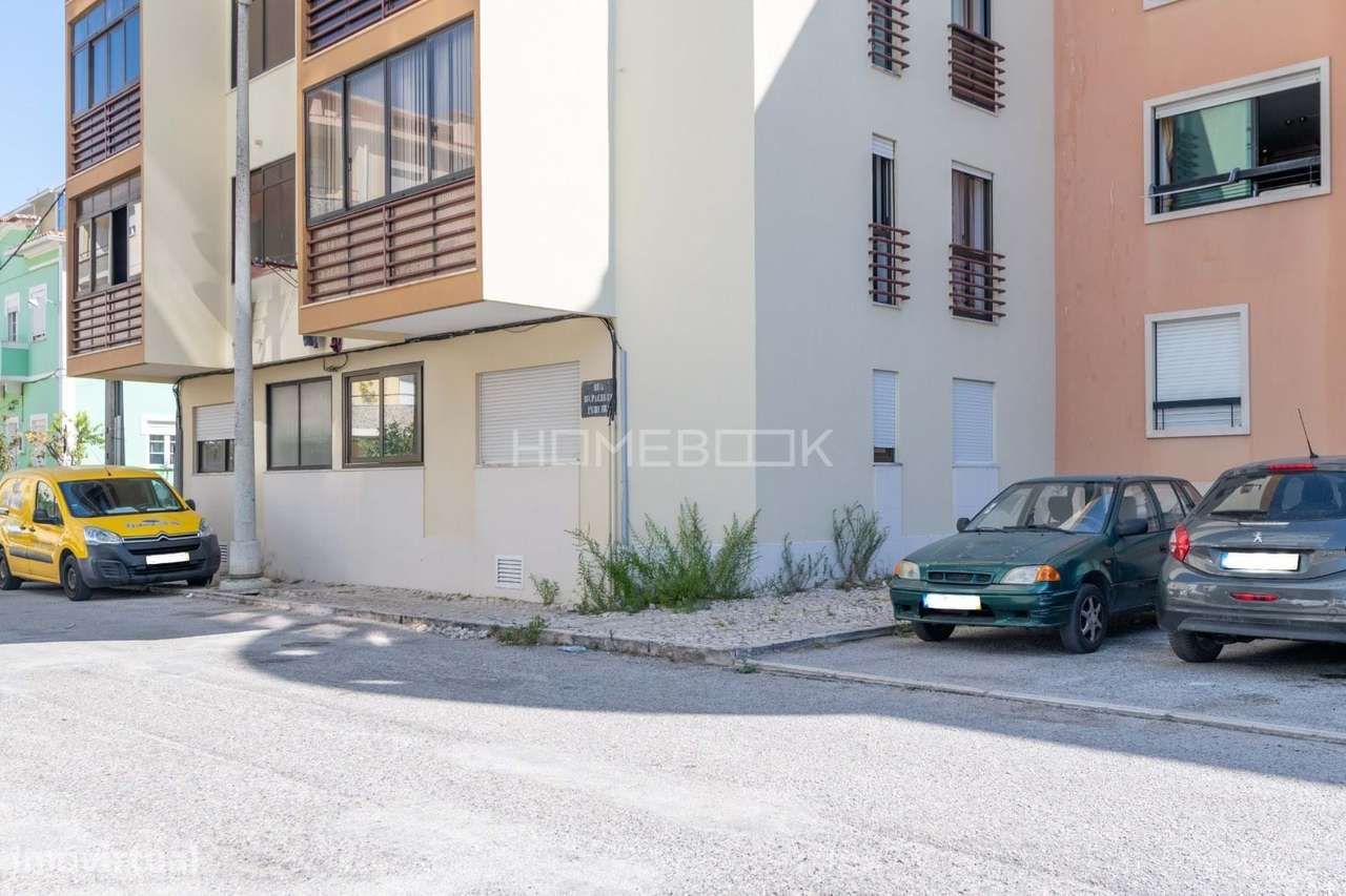 Apartamento T1 renovado em Santo Antonio da Caparica-19