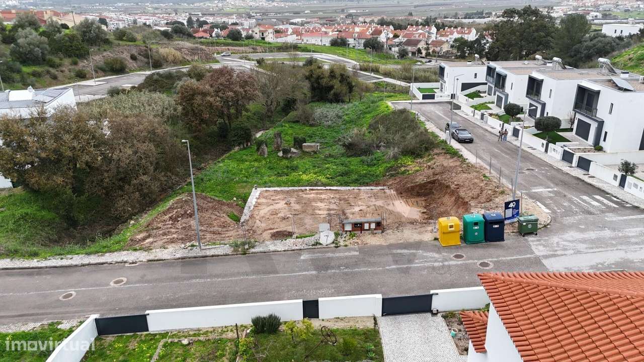 Terreno com Moradia T5 em Construção - Personalize ao Seu Gosto em Ale - Grande imagem: 2/20