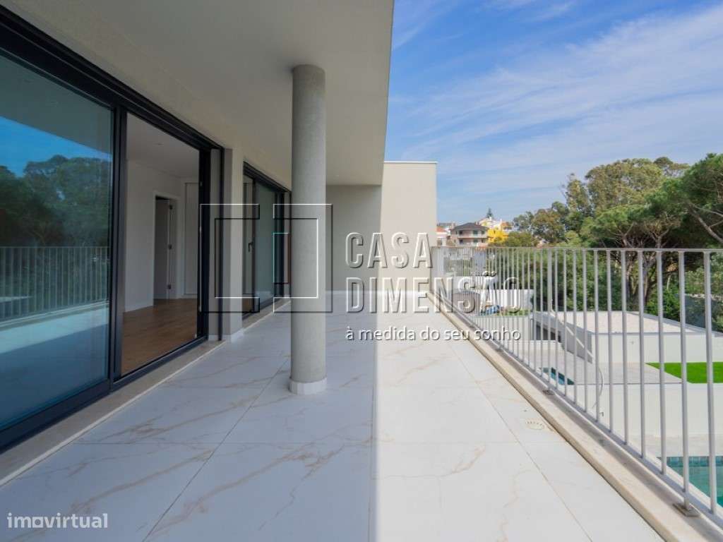 Moradia de Arquitectura Moderna de tipologia T3+1 em Oeiras com Pis...-52