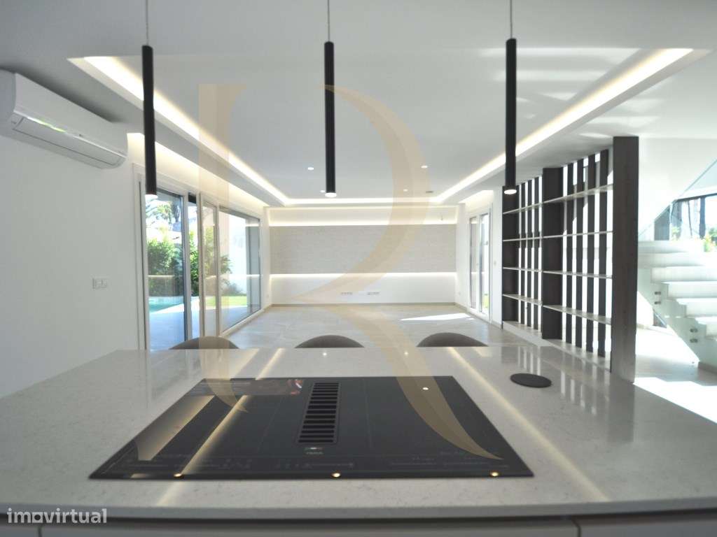 Moradia T3 isolada com piscina, churrasqueira e garagem na Aroeira-8
