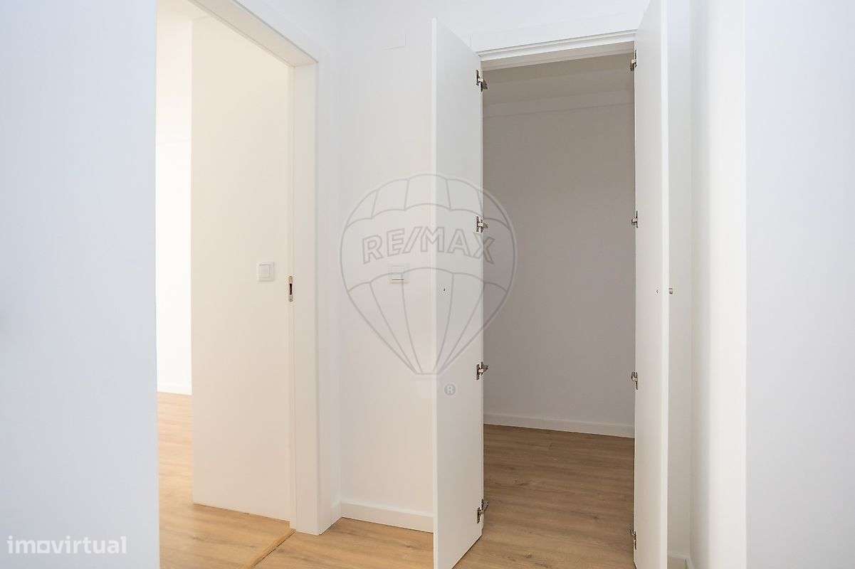 Apartamento T3 à venda em Camarate-15
