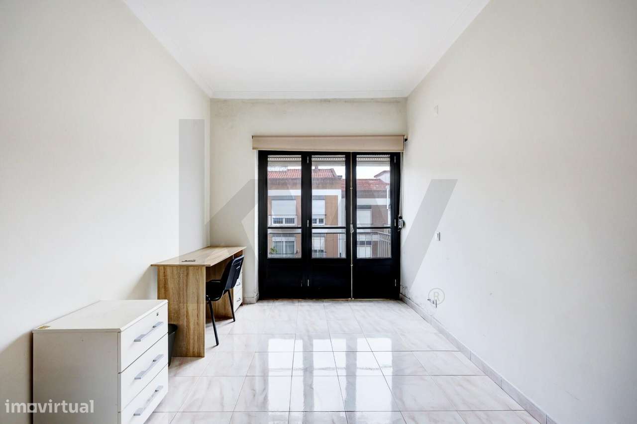Apartamento T3 Monte da Caparica Rua General Humerto Delgado-28