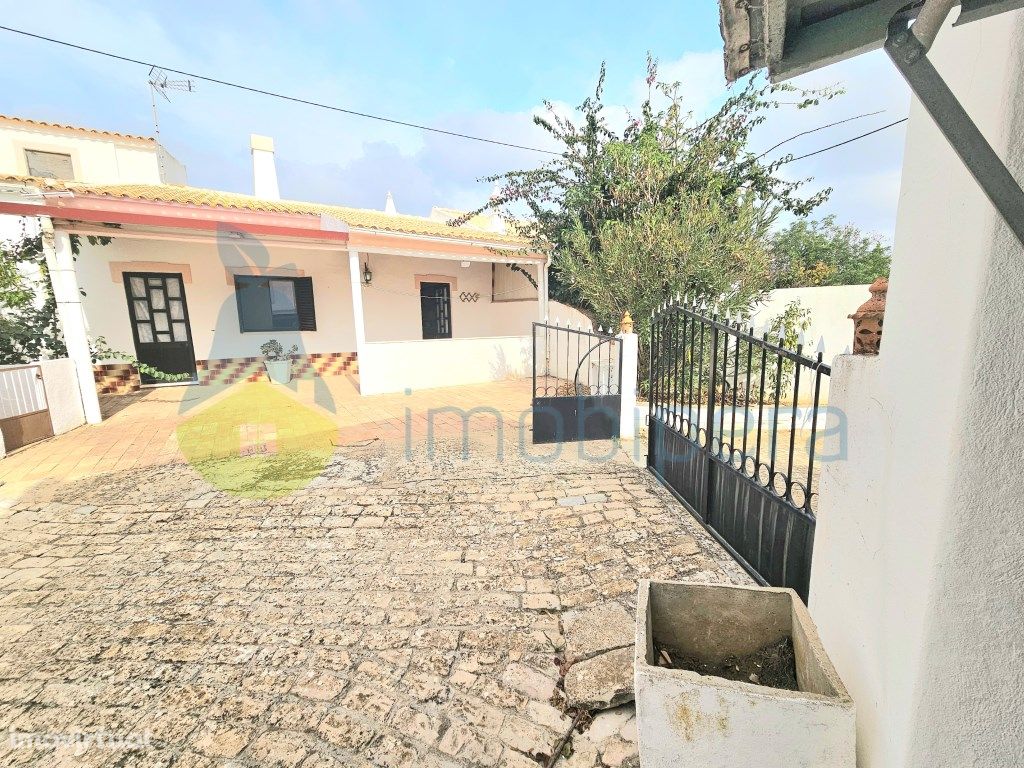 Casa, terraço, logradouro e dependencia nos arredores de ...