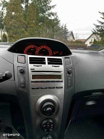 Toyota Yaris 1.33 Premium - 10