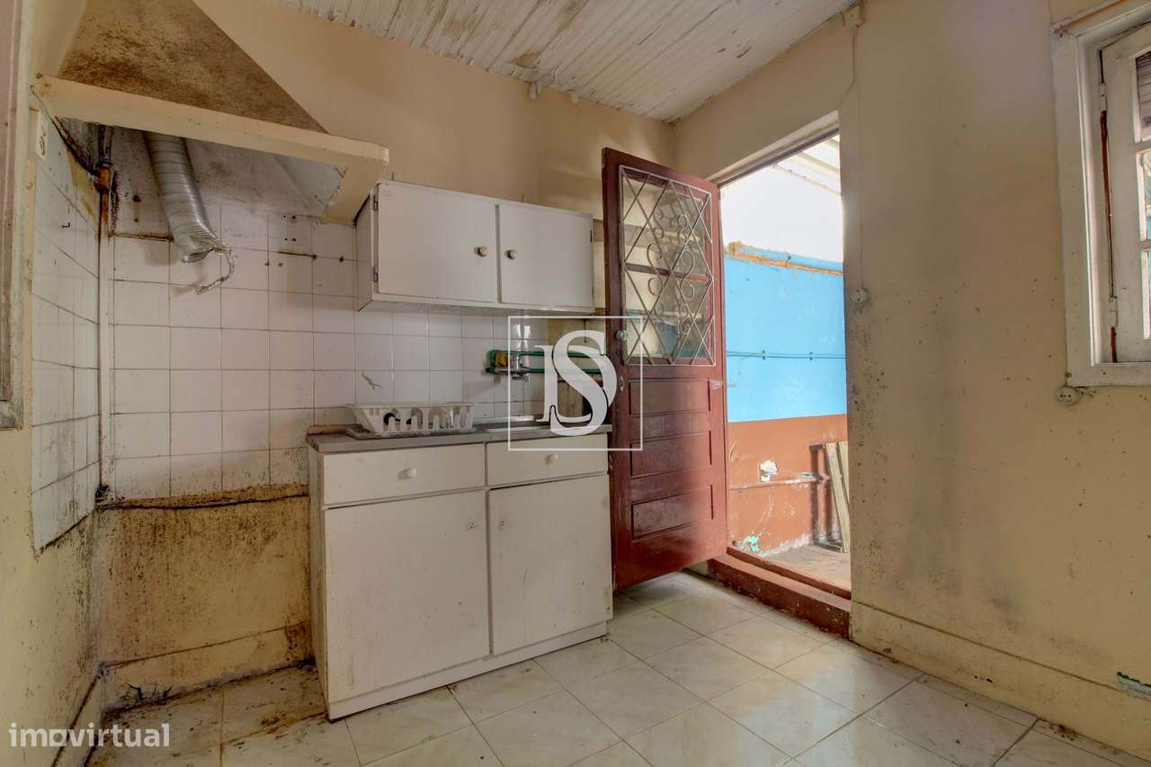 Moradia T2 para Reabilitação- Pedrouços-9