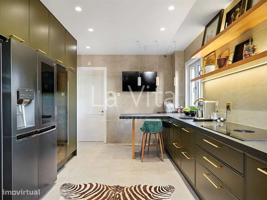 Apartamento T4 Duplex, em condomínio exclusivo no centro do Estoril.-14