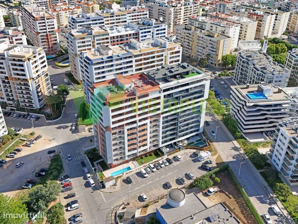 Apartamento Duplex com Terraço e Vista Panorâmica, piscina e garage...-5