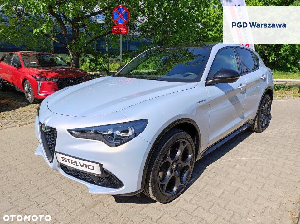 Alfa Romeo Stelvio - 1