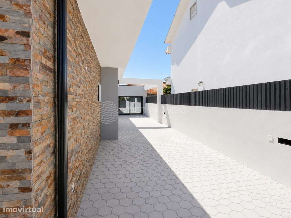 Oferta da Escritura | Moradia T3+1 Térrea com 307 m² em Fernão Ferro-30