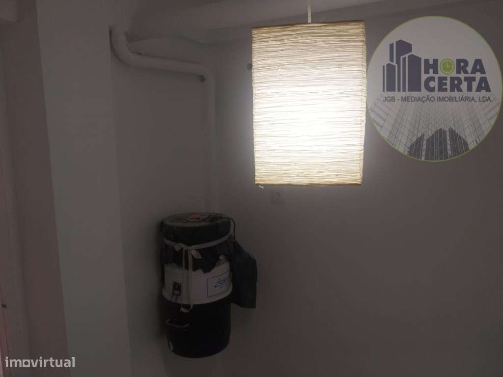 Moradia V4 com piscina em Setúbal!-38