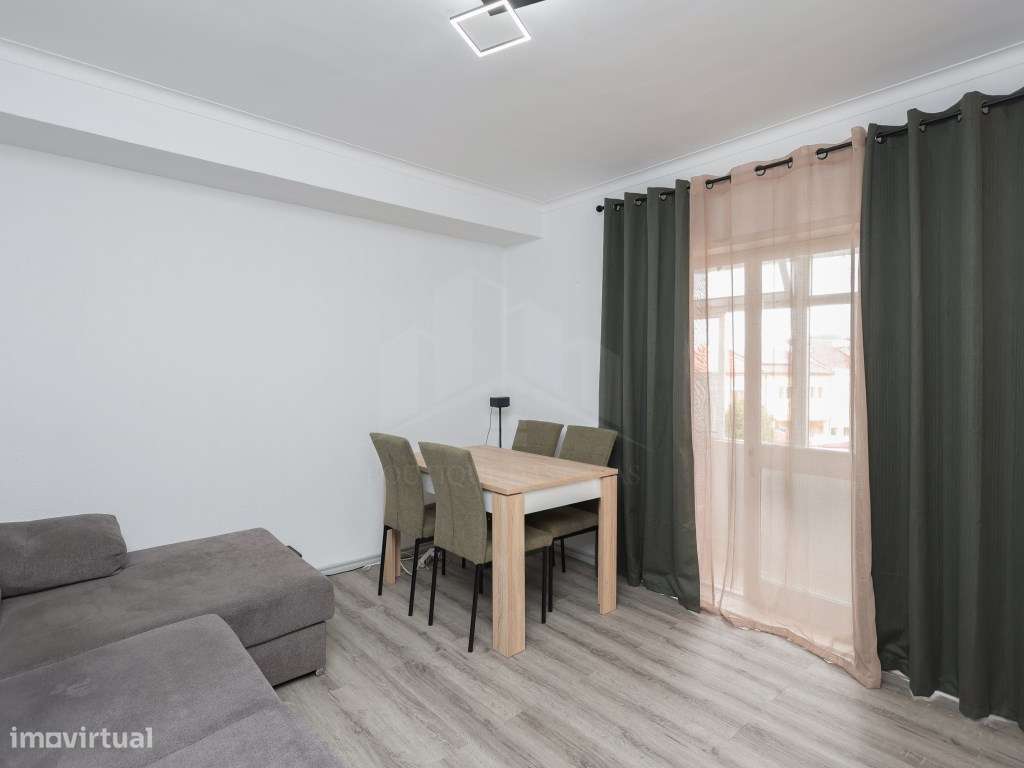 Apartamento T2 Parcialmente Remodelado em Valbom | Oportunidade aba...-3