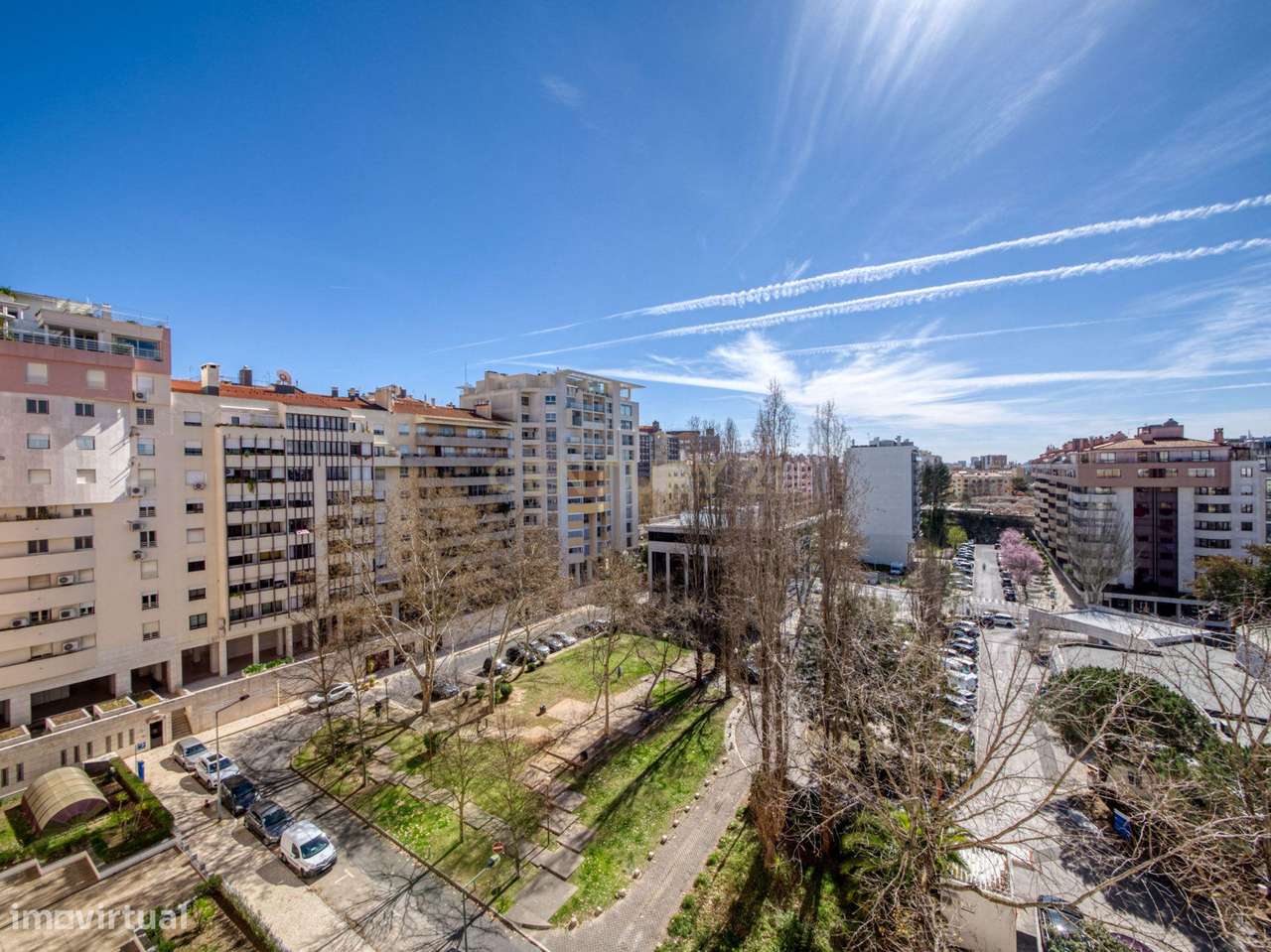 Fantástico T5 Quinta das Conchas frente ao metro-34