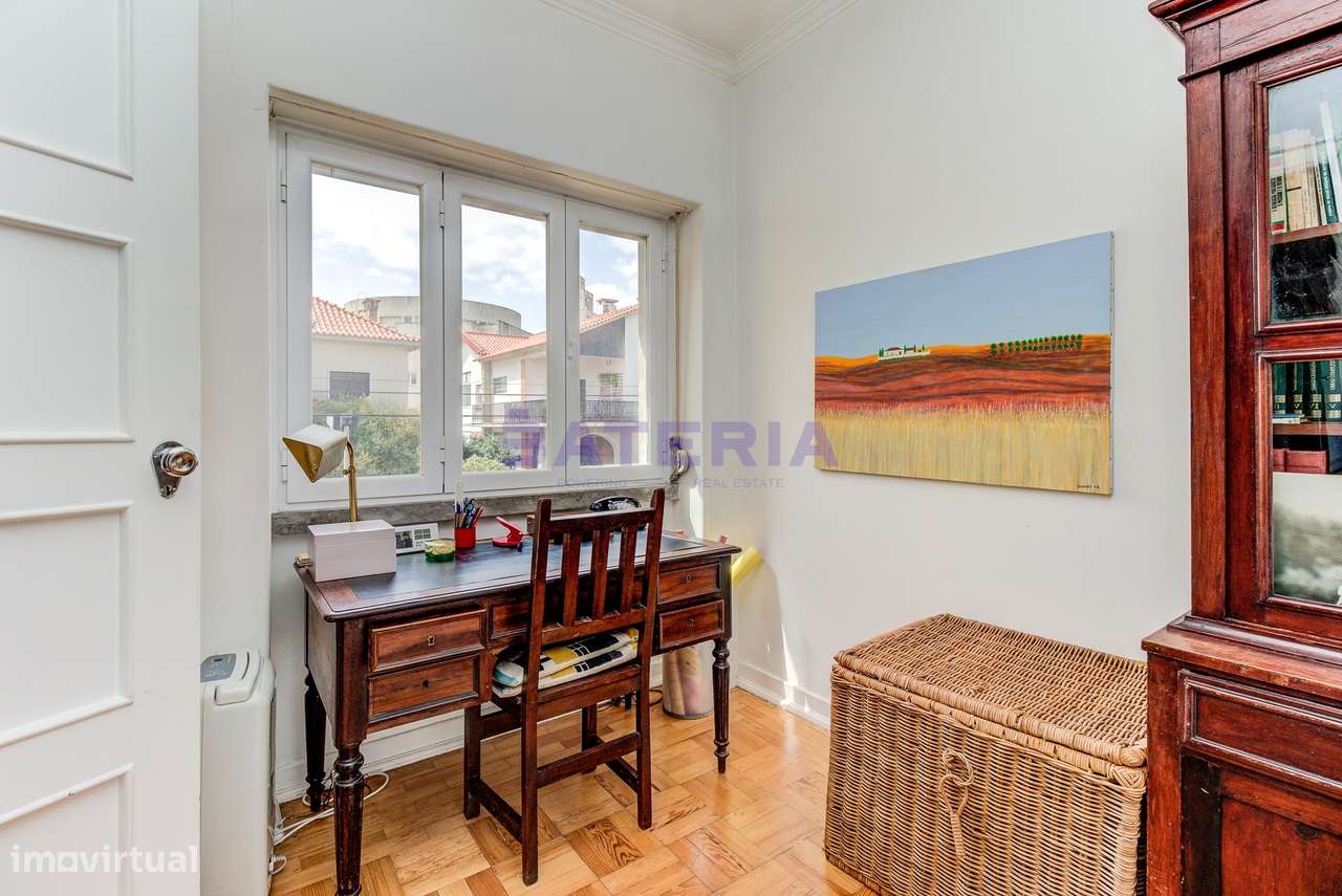 Moradia Independente T5 em Linda-a-Velha-21