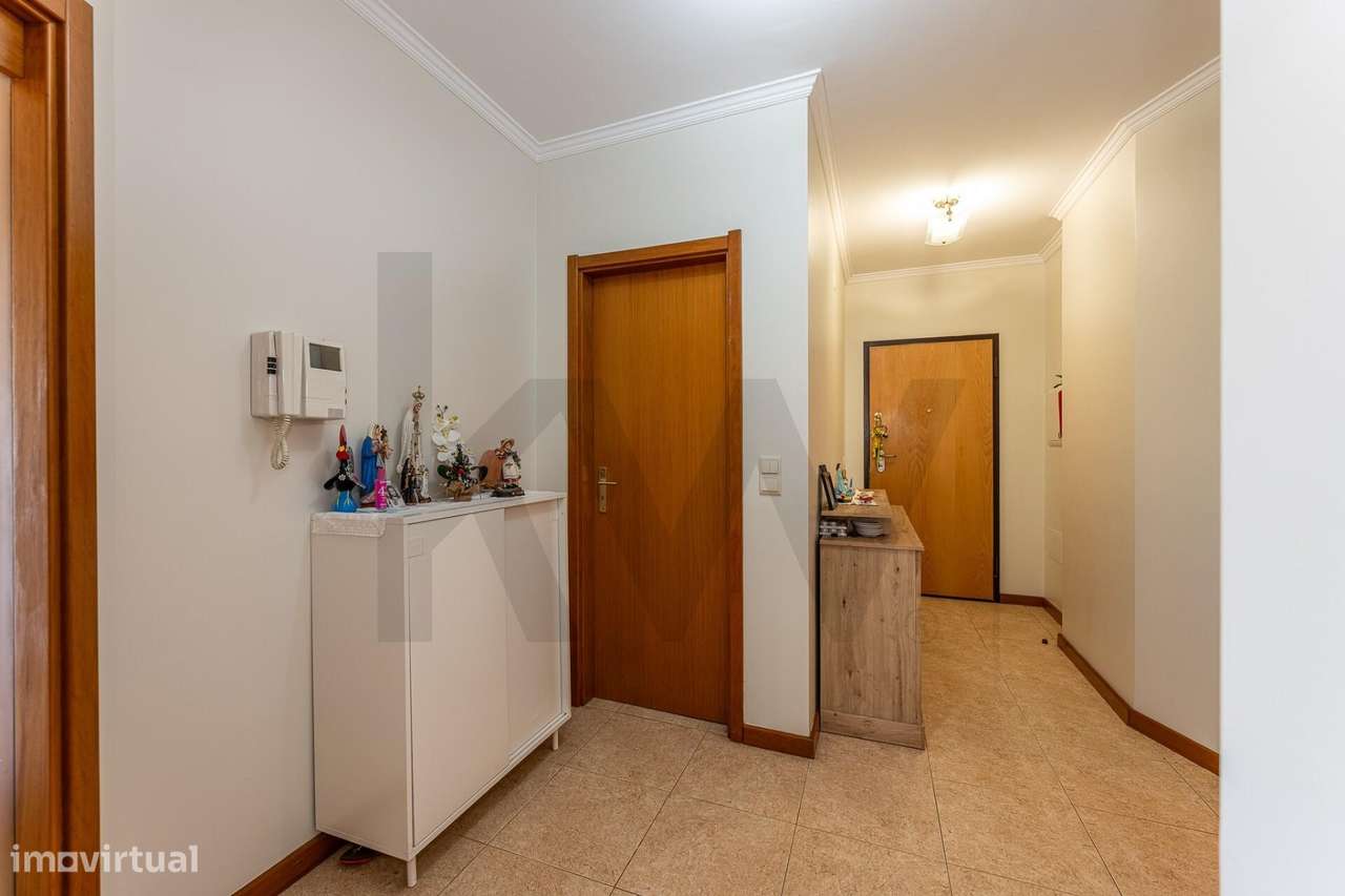 Excelente T2 com garagem box e Jardim Privativo- Canelas - Grande imagem: 4/41