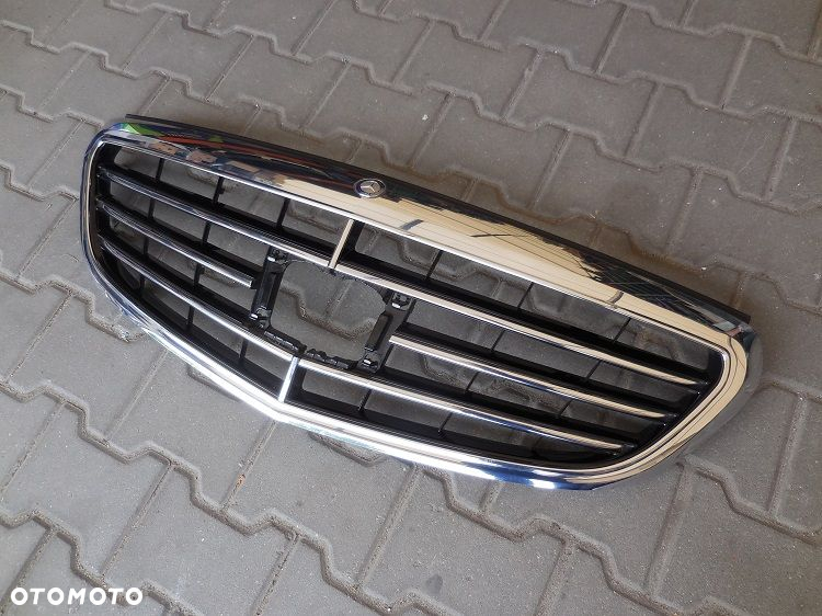 Mercedes C 205 Grill Atrapa Pod Distronic - 2