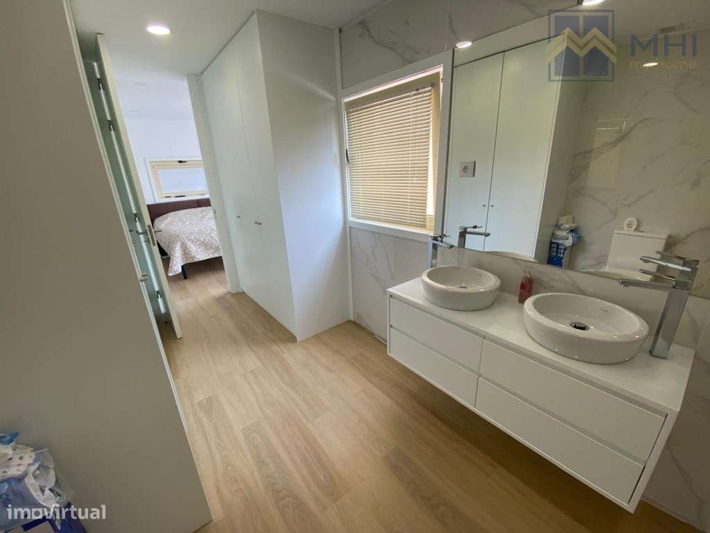 Excelente moradia Bifamiliar T3, a 100 metros da praia em Canidelo-40