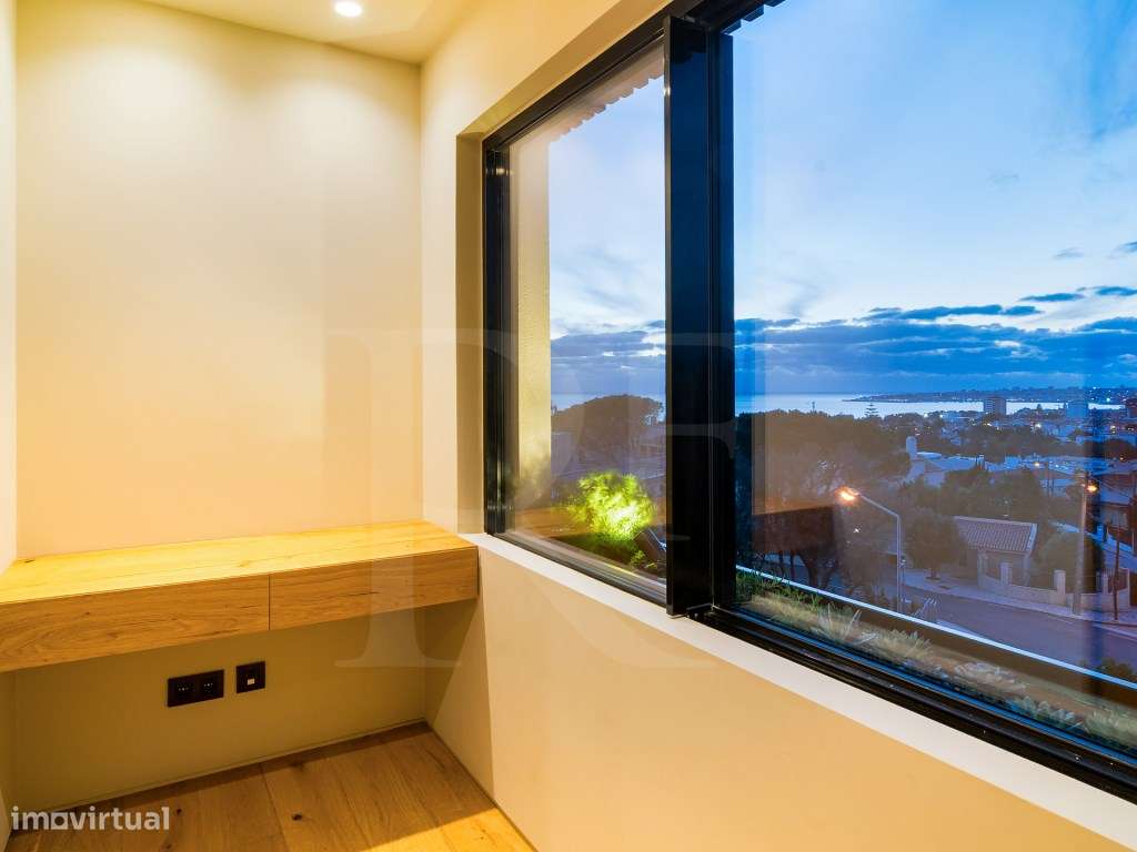 Moradia T5 com acabamentos de luxo e vista panorâmicas sobre a Baia...-31