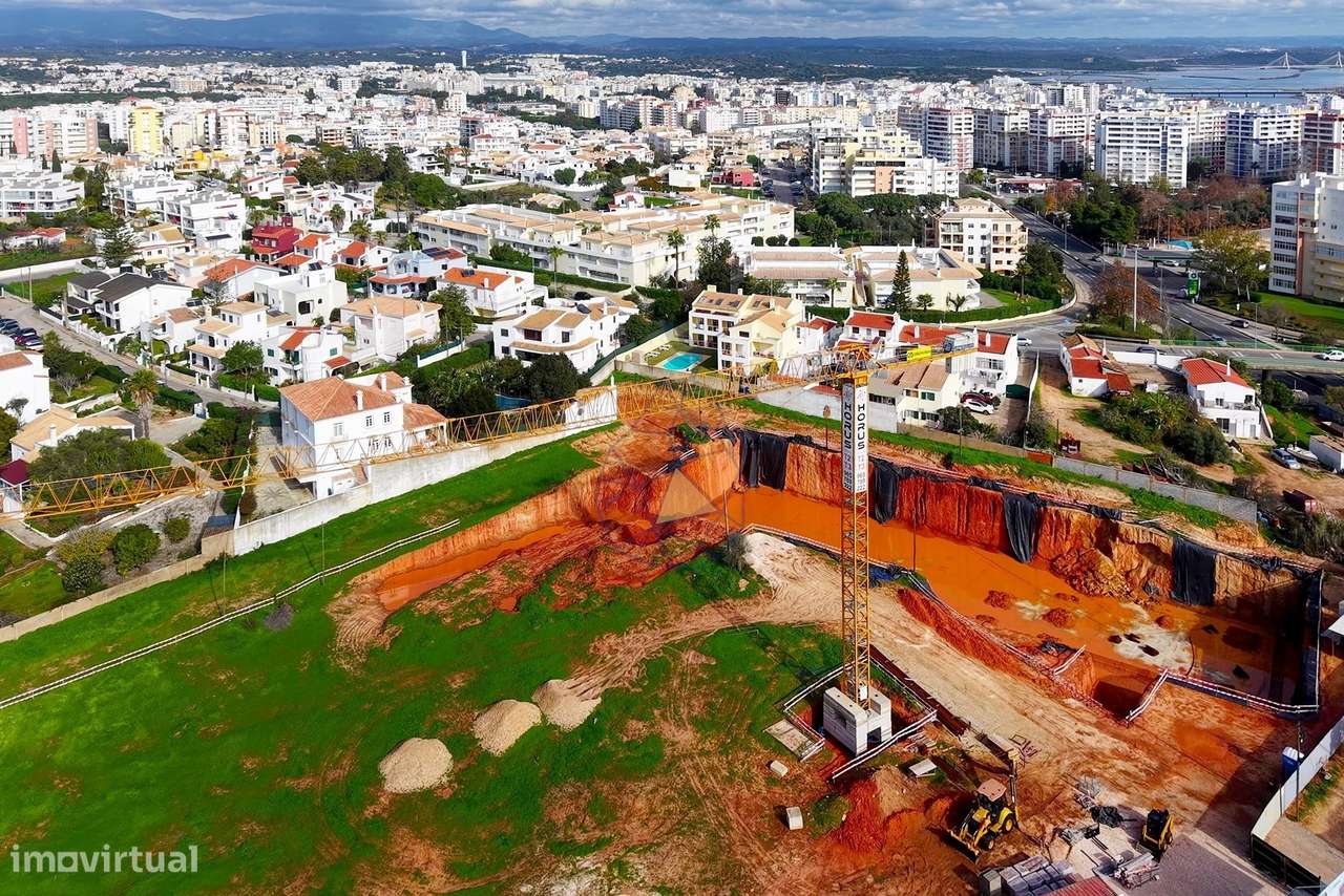 APARTAMENTO T2 COM 160m2 COM BOX E TERRAÇO PRIVATIVO NO HORUS RESIDENC - Grande imagem: 2/46