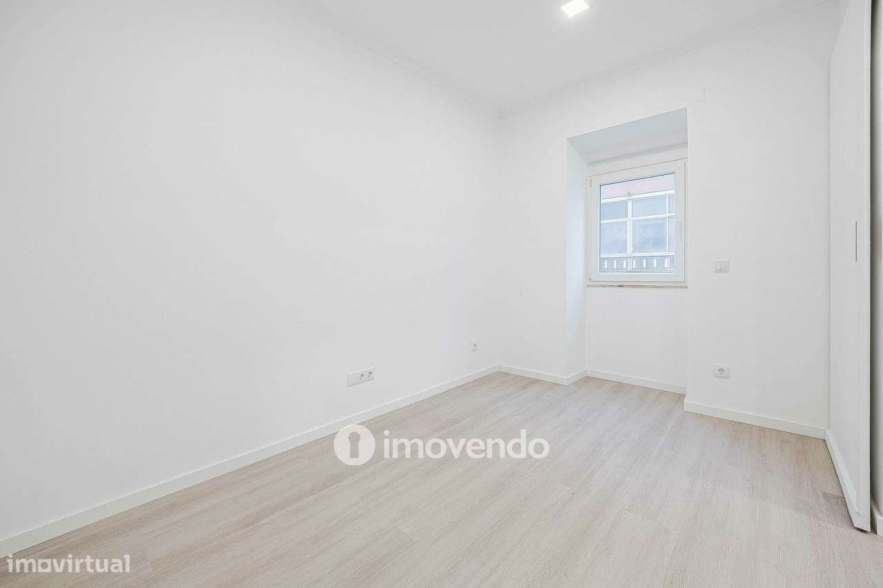 Apartamento T2 totalmente rremodelado, com cozinha equipada, em Algés - Grande imagem: 4/37
