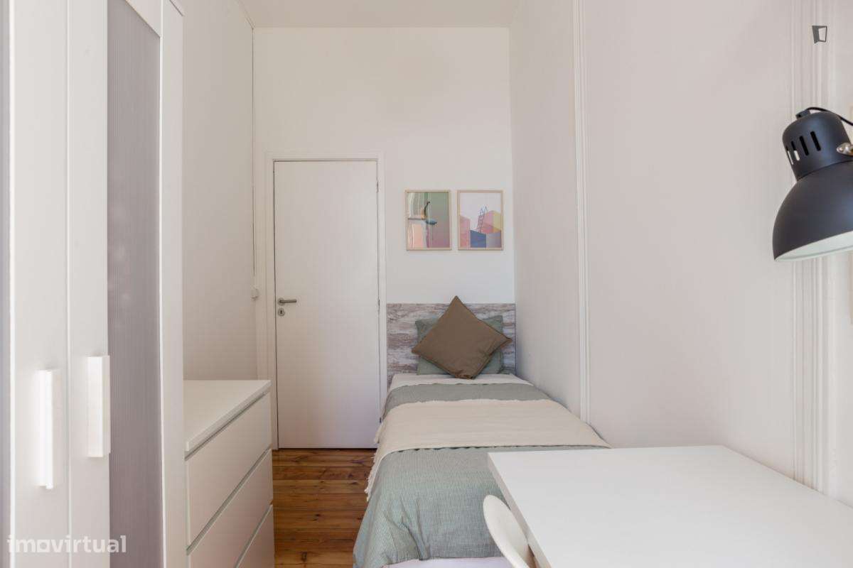 Quarto - localizado em Santos Lisbon - Grande imagem: 5/24