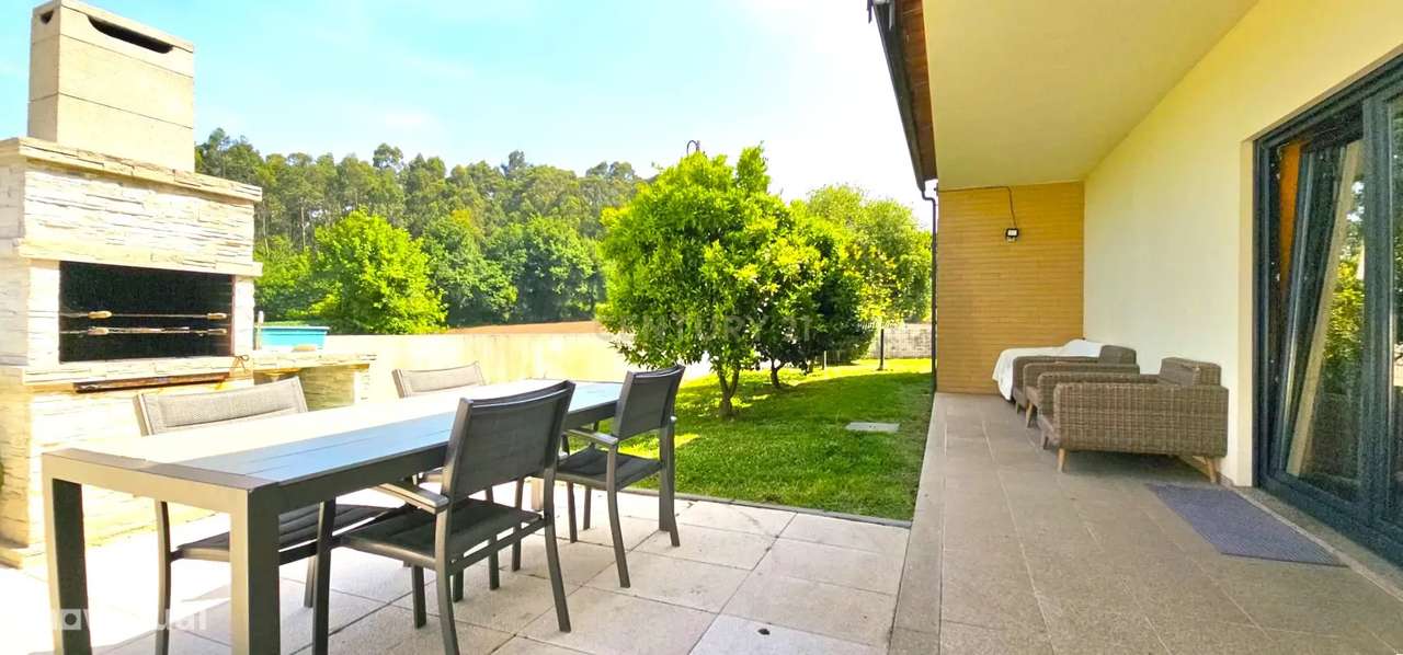Moderna Moradia T4 com Piscina em Aldreu, Barcelos-8