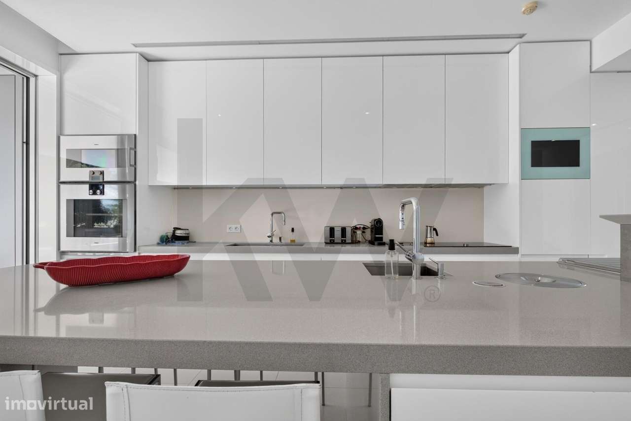 Moradia T5 de Luxo com Piscina e Lote de 2.773 m2-25