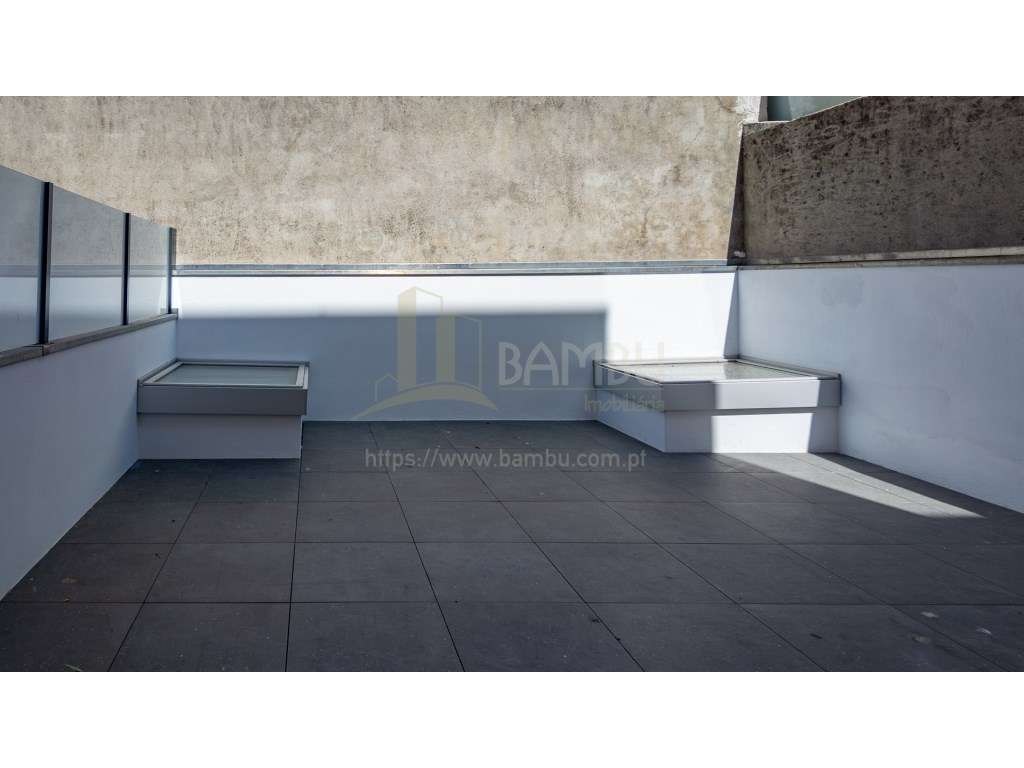 Apartamento T2 (NOVO) com lugar de garagem-17