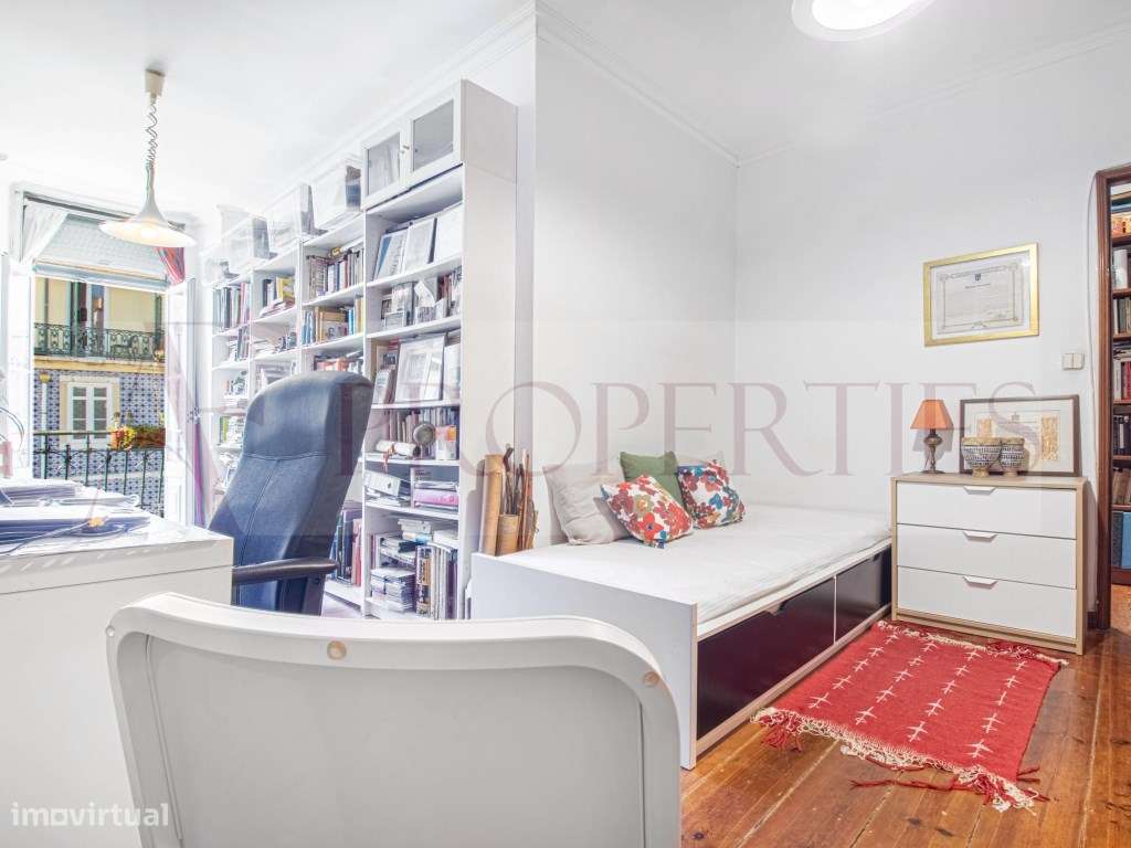 Apartamento T3 com charme lisboeta junto ao Marquês de Pombal-12
