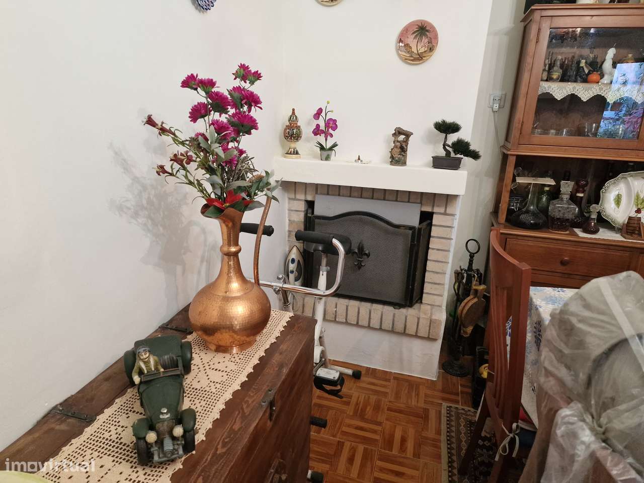 Excelente imóvel c/ terraço, jardim + anexo c/ 2 divisões - Metro Rubi-22