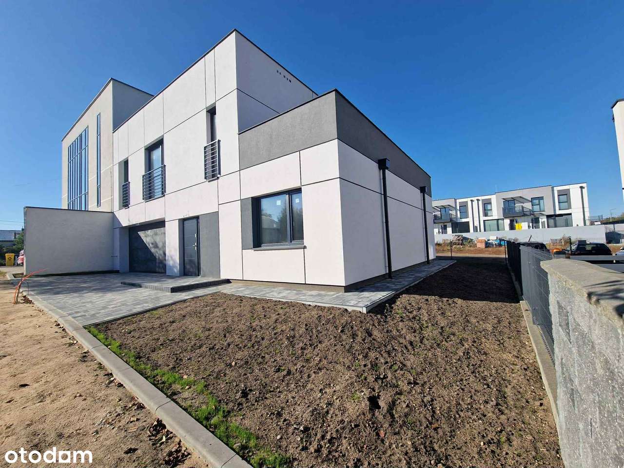 Nowoczesny dom blisko centrum a mimo to w cichej i kameralnej okolicy - Pełny obrazek: 3/19