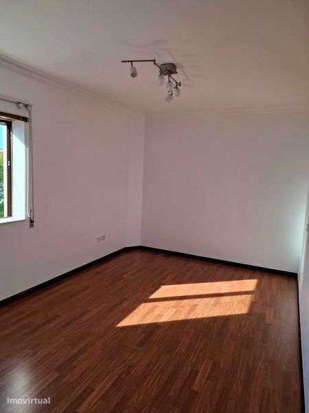 Aluga-se apartamento T3 em Santo António da Charneca - Grande imagem: 5/7