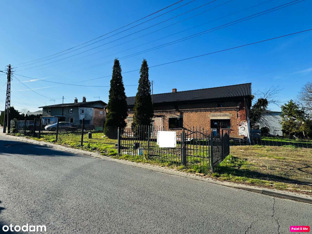 Klimatyczny dom z cegły z koncepcją adaptacji-16