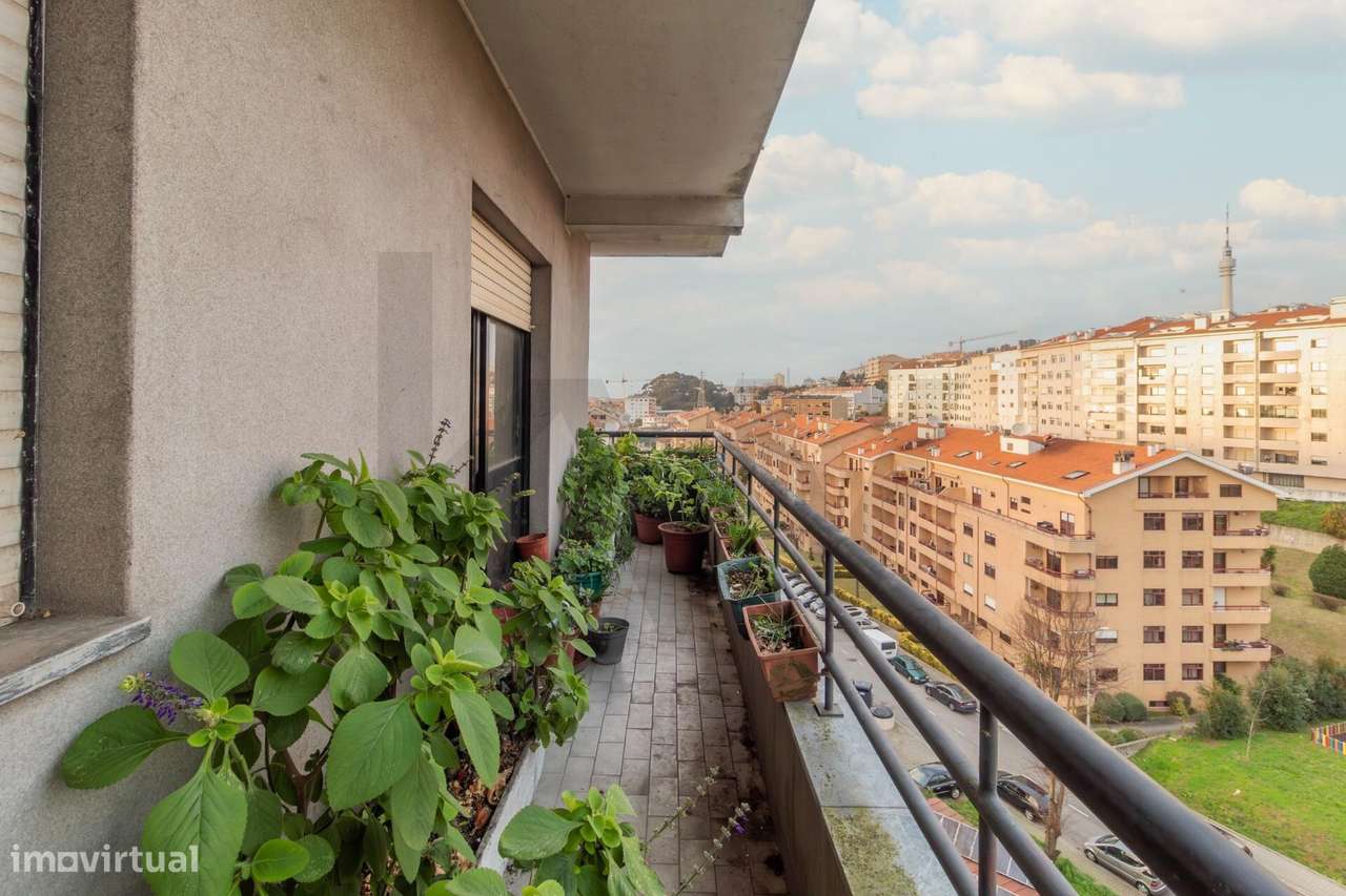 Apartamento T2 em Mafamude – Localização Privilegiada com Vistas Desaf-28