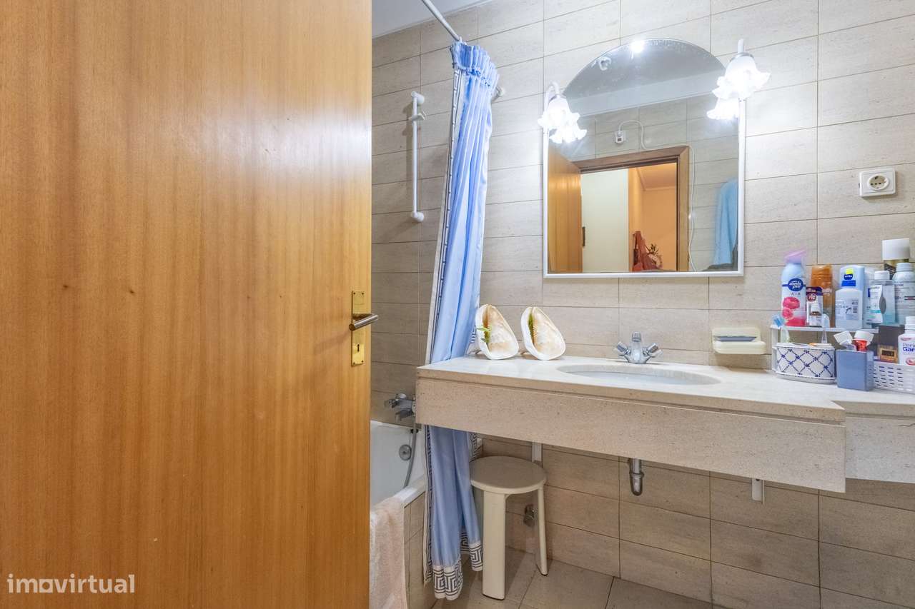 Apartamento T3, prédio com elevador e garagem!-20