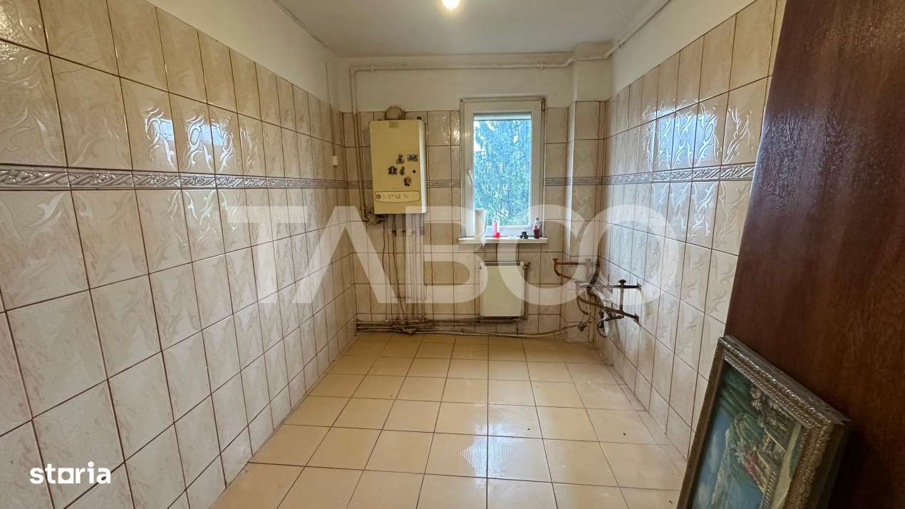 Apartament cu balcon 2 camere si pivnita zona Mihai Viteazul Sibiu - Imagine principală: 3/8