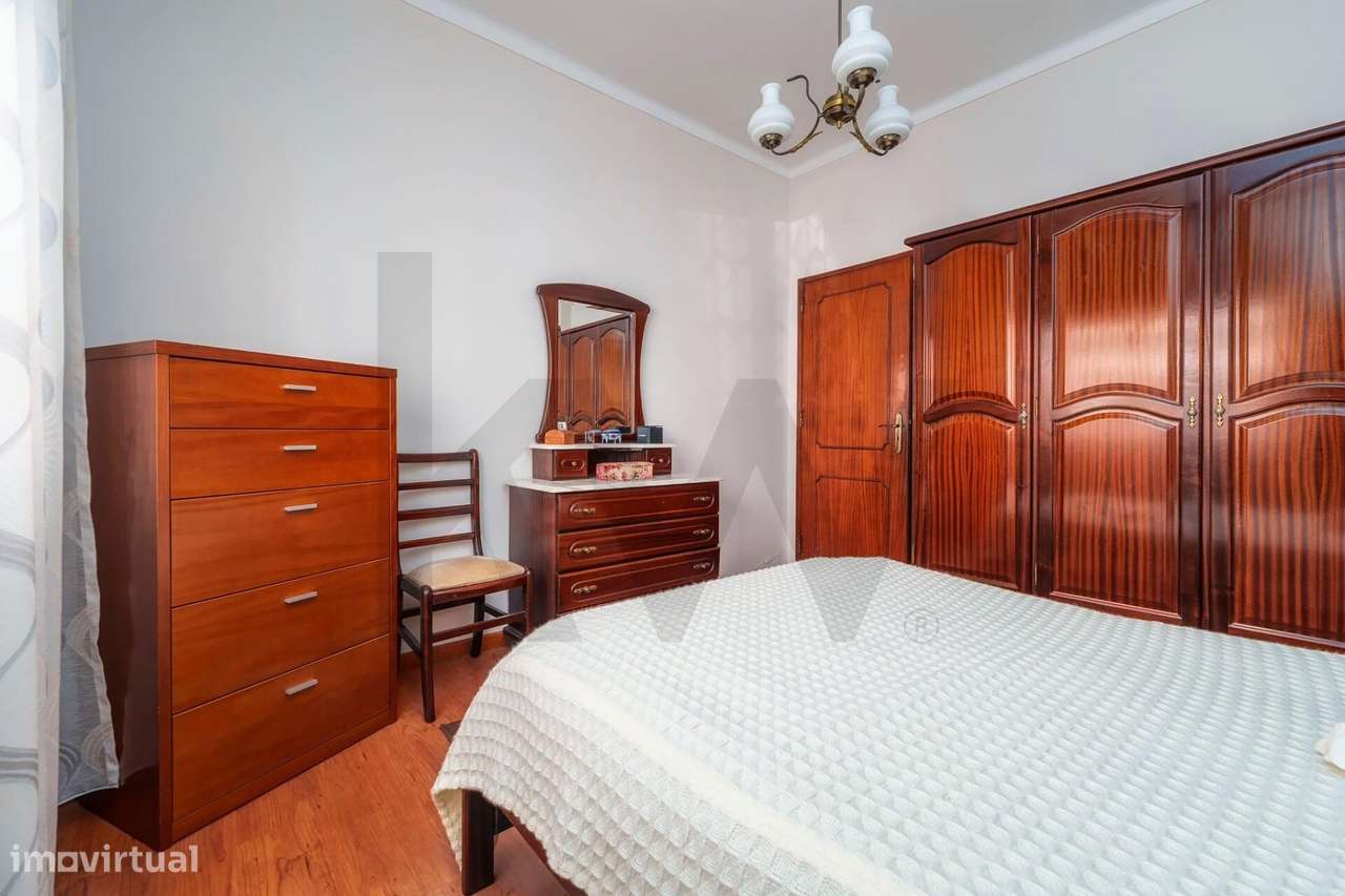 Apartamento T3 com espaço exterior no centro de Vila Real de Santo Ant-7